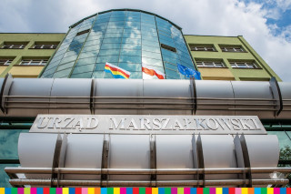 Gdy radni przyjęli porządek obrad, przewodniczący powiedział: Przerwa