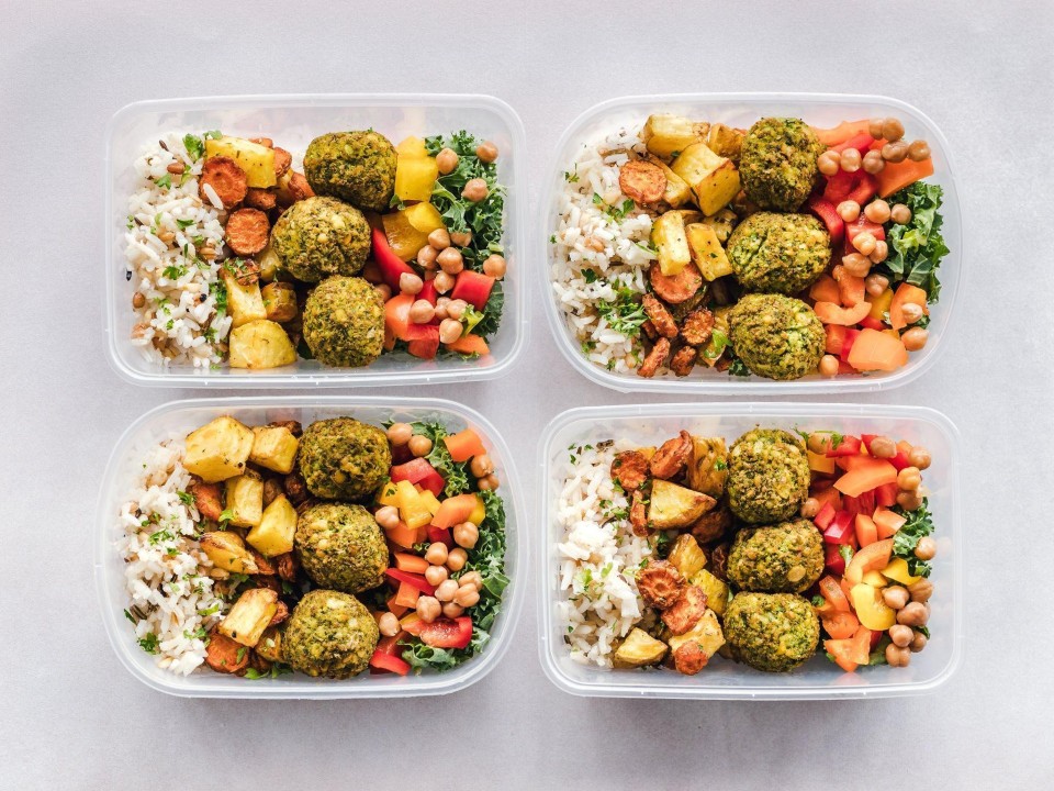 Dieta pudełkowa – zdrowe, kolorowe posiłki w pudełkach