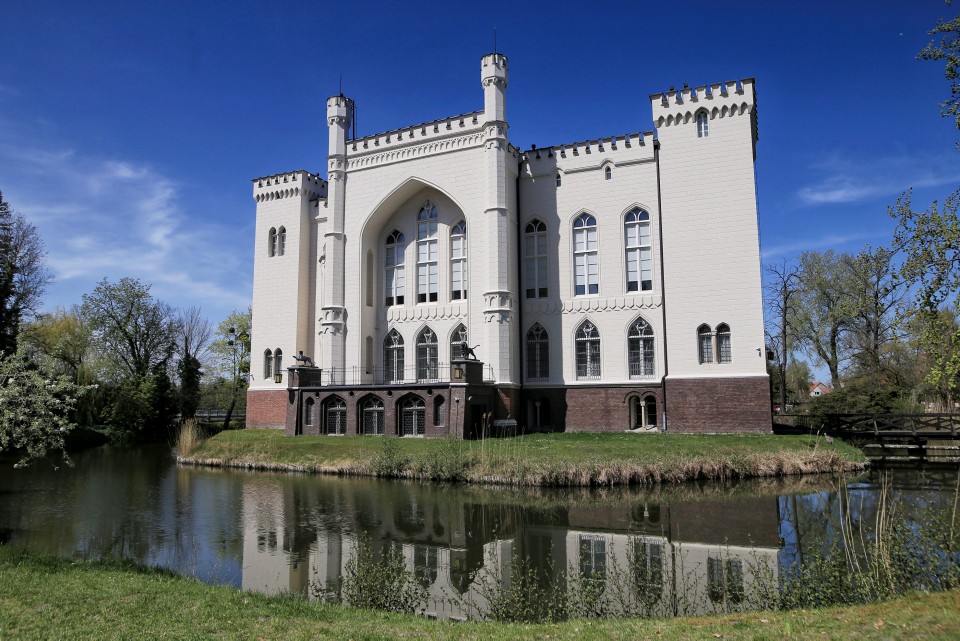 Zamek w Kórniku został wybudowany w XV wieku.