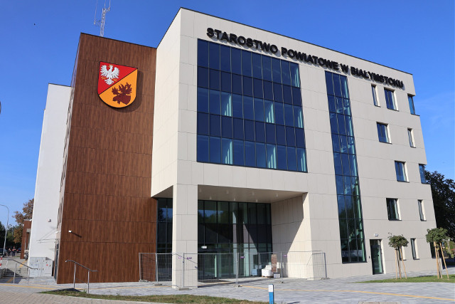 Zaczyna się przeprowadzka referatów starostwa do nowego budynku w Dojlidach. Na pierwszy ogień idzie geodezja. Z biur przy Branickiego