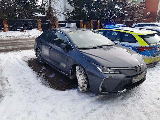Zatrzymał pijanego taksówkarza i zabrał mu kluczyki!