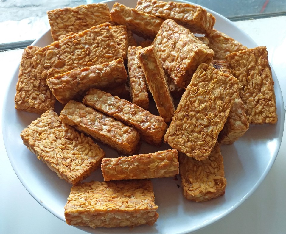 Tempeh pysznie smakuje, a przede wszystkim wspomaga zdrowie...