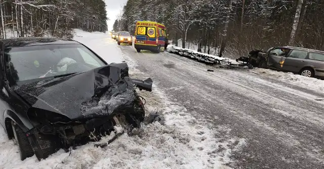 Zderzenie aut na trasie DK 19 między Czarną Białostocką, a Sokółką