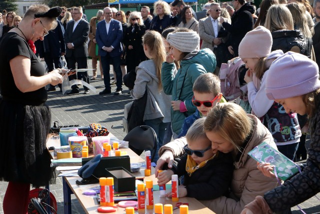 Przy kompleksie szkolno- przedszkolnym w dzielnicy Owczarki odbył się piknik :Kawa z prezydentem" oraz otwarto żłobek "Sikorka"