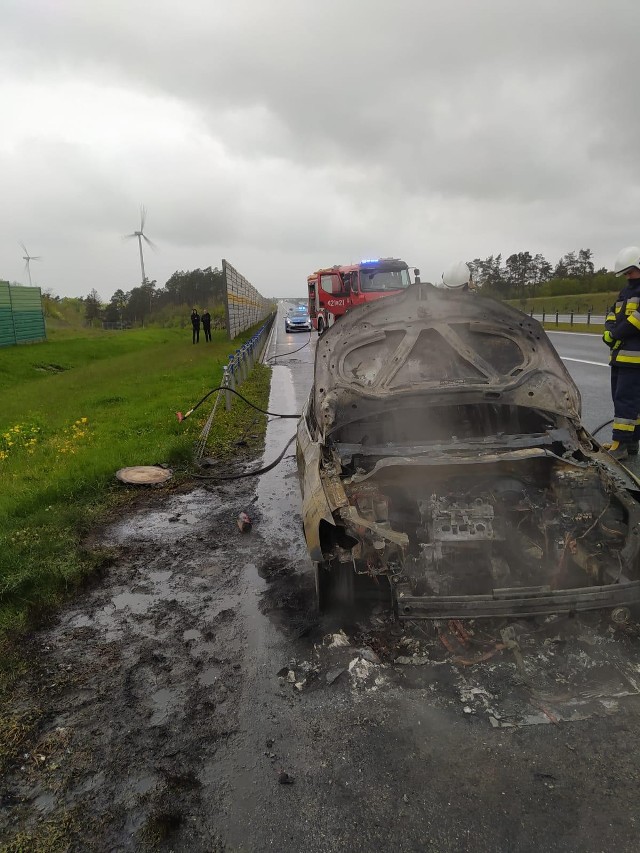 W Gorzuchowie doszło do pożar samochodu osobowego na 105 km autostrady A1