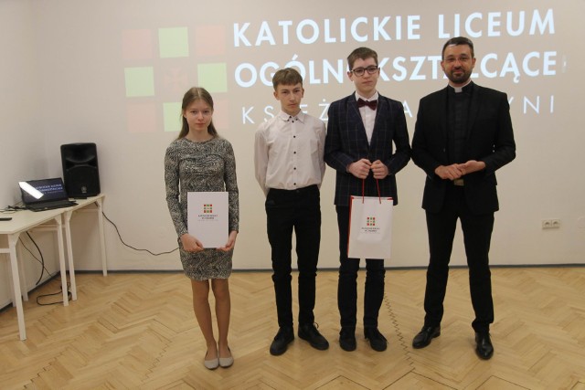 Laureaci konkursów przedmiotowych w chełmińskim "katoliku" odebrali nagrody. Pochodzą z kilku powiatów województwa kujawsko-pomorskiego