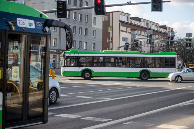 Gitarę, wózek, rower, w tym elektryczny. Można je przewozić autobusami BKM w Białymstoku. Ale nie hulajnogę elektryczną