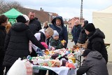 Wielkanocny kiermasz w Brodnicy. Zajączki, kurczaczki i inne dekoracje czekały na chętnych. Dla dzieci przygotowano niespodziankę