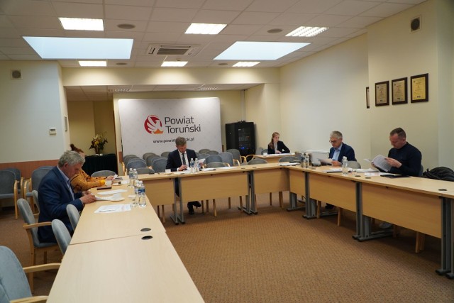 Wnioski o nagrody oceniała komisja powołana przez starostę toruńskiego