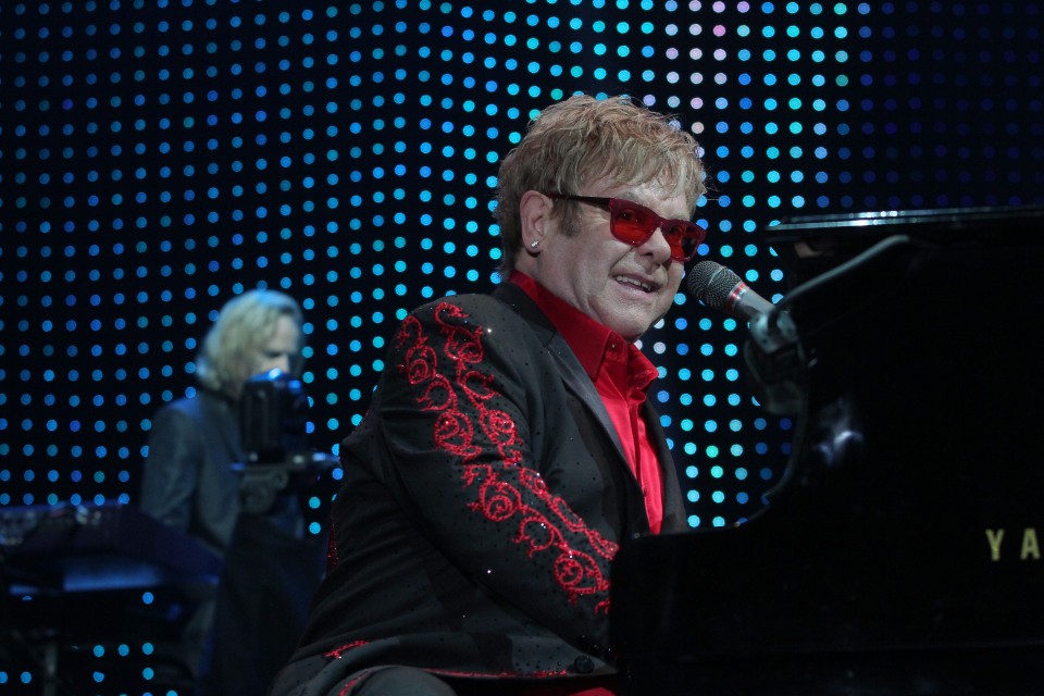 Barwny ptak światowej sceny rozrywkowej - Elton John w...