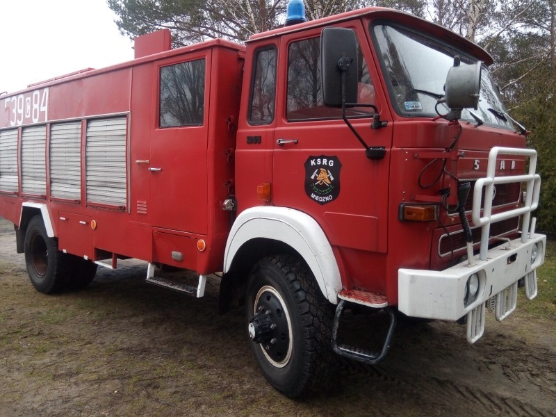 Gmina Osie sprzedaje wiekowy wóz strażacki. Jest przetarg. Zobacz zdjęcia
