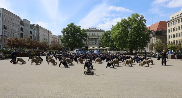Swoje zadanie poznańskie służby wykonały w efektowny sposób na placu Wolności.  