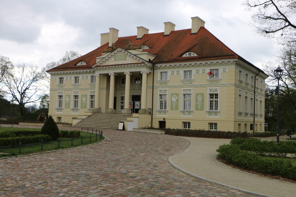 Klasycystyczny pałac wzniesiony w latach 1786-1791 dla...