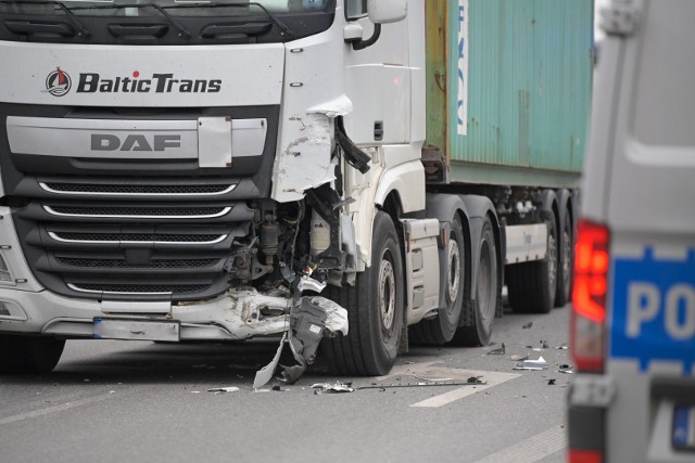 Dwie osoby zostały ranne w wypadku samochodu ciężarowego i osobowego na drodze krajowej nr 92 między Tarnowem Podgórnym a Pniewami (zdjęcie ilustracyjne)