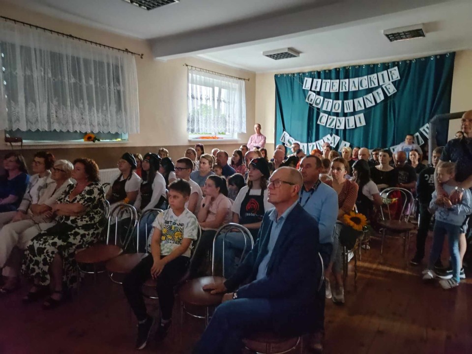 Literackie gotowanie w Zespole Szkolno-Przedszkolnym w Masłowie. Uczniowie nakręcili wyjątkowy film. W weekend zorganizowano jego premierę