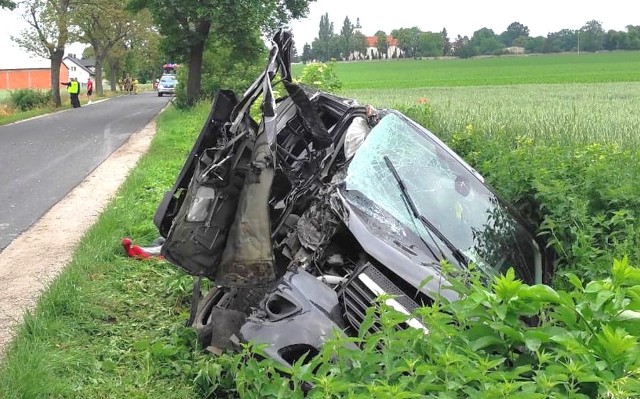 Z nieznanych przyczyn bus marki Opel wjechał do rowu, a następnie przewrócił się tam. Do szpitala trafiła czwórka dzieci i 62-letni kierowca. Zdarzenie miało miejsce w Brześciu (gm. Kruszwica)
