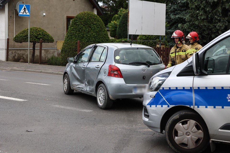 Wypadek w centrum Leszna. Zderzyły się dwa auta osobowe