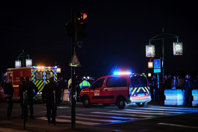 Nożownik zadźgał jedną osobę, a drugą ranił we francuskim mieście Bordeaux. Zdjęcie ilustracyjne