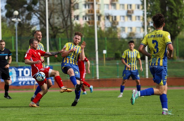 Piłkarze Elany Toruń kontynuują świetną passę i regularnie punktują w III lidze