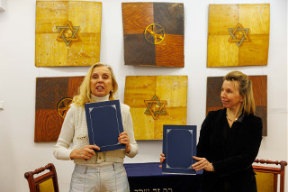 Podpisanie umowy i konferencja prasowa