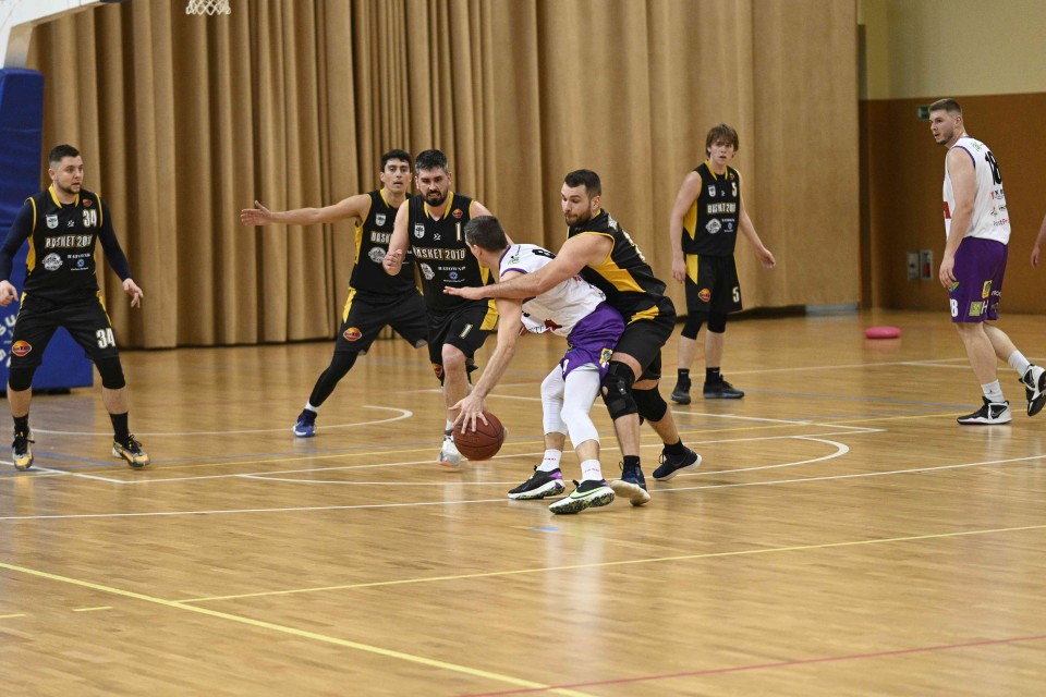 ŚKK Świecie przegrał z Basket 2010 Kruszwica 64:77