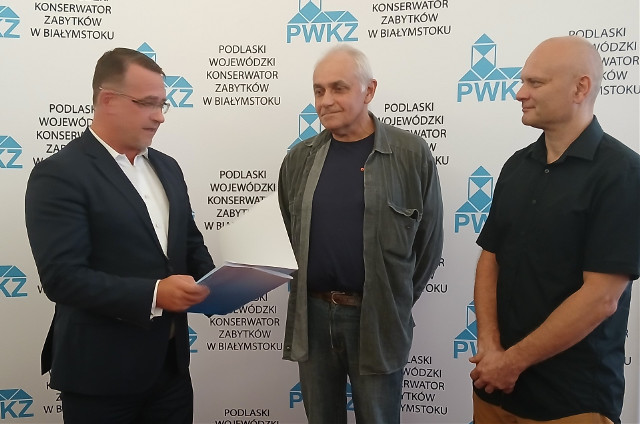 Znaleźli średniowieczne monety i miecz. Teraz dostali nagrody finansowe