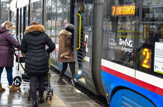 Pierwsze z 40 zamówionych nowoczesnych tramwajów już kursują po ulicach miasta.