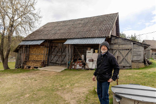 Rolnik przeszedł na emeryturę. Oddał ziemię. Ma zapłacić 50 razy większy podatek