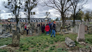 Nekropolia pełna historii. Zabytkowy cmentarz przy Wschodniej otwarty dłużej