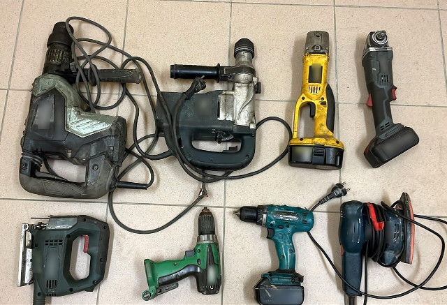 Policyjny pościg w gminie Łapy. Kierowca miał narkotyki i kradzione elektronarzędzia