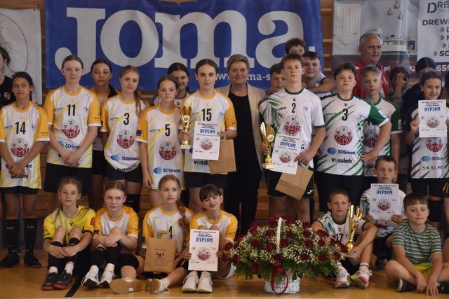 Obchody Dnia Patronki w Szkole Podstawowej w Gołuchowie rozpoczęły się od turnieju piłki ręcznej