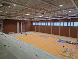 Ostatnie prace w nowej hali sportowej w Wilkowicach. Niecały miesiąc do otwarcia