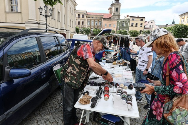 Giełda staroci na rynku w Lesznie 18 maja 2024