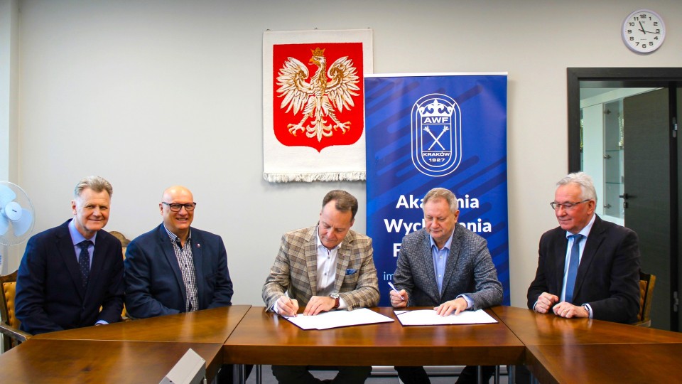 Umowę o współpracy podpisali rektor AWF Kraków prof. Andrzej...