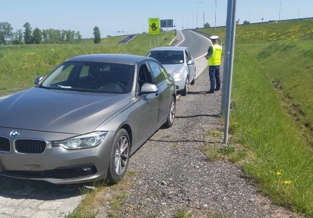 Na drogach powiatu inowrocławskiego podczas majówki jest więcej patroli, które kontrolują m.in. stan trzeźwości kierowców i prędkość pojazdów. 