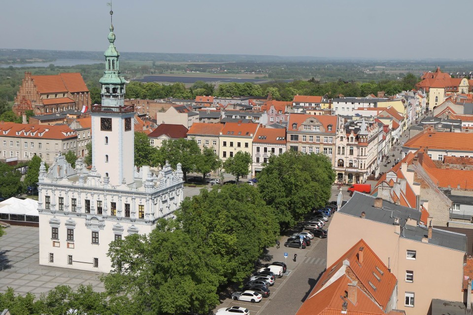 Piękny widok z wieży fary i tarasu ratusza w Chełmnie. Warto...