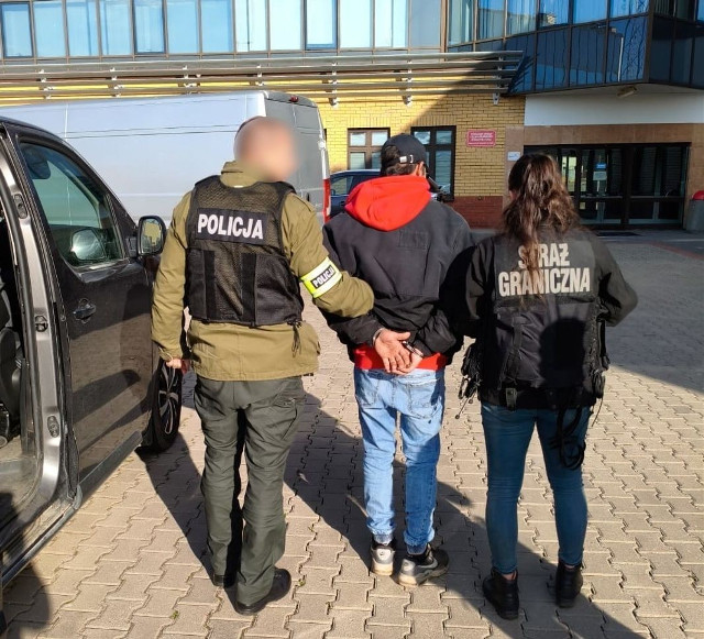 Dwie osoby zatrzymane za przemyt papierosów balonami w Podlaskiem
