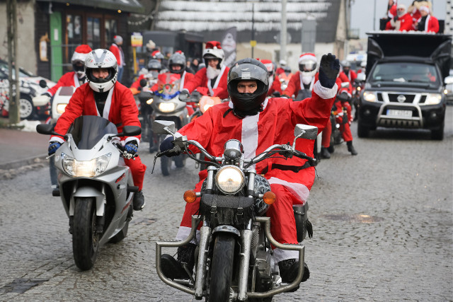 XII Edycja MotoMikołaje Białystok. Motocykliści ponownie pomagają dzieciom. Zobacz archiwalne zdjęcia finały z minionych lat