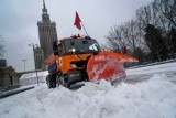 Wszystkie posypywarki wyjechały na ulice Warszawy. Trwa akcja Alfa