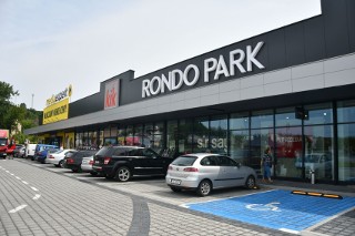 Nowa galeria handlowa, Rondo Park w Pińczowie otwarta