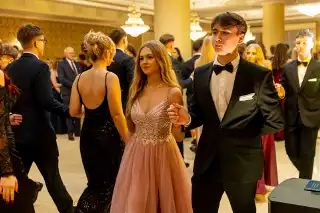 Uczniowie V LO bawili się w Dworku Tryumf. Było wspaniale!