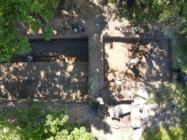 Podczas przygotowań do budowy nowego pomnika w parku im. Karola Marcinkowskiego, archeolodzy dokonali niezwykłego odkrycia. [Zobacz zdjęcia] Przejdź dalej --->