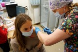 Ważne szczepienia dla nastolatków są bezpłatne. Mogą uchronić przed nowotworami
