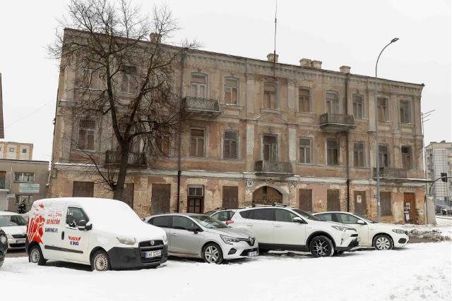 Termin znów został przesunięty. Kamienica przy Dąbrowskiego 14 dalej czeka na remont