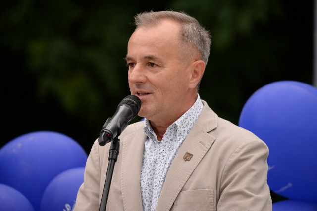 Burmistrz Sępólna Waldemar Stupałkowski będzie zarabiał prawie 19,5 tysiąca złotych brutto miesięcznie.