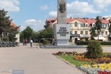 Bójka na placu Wolności we Włocławku. Pobitego mężczyzna karetka zabrała do szpitala