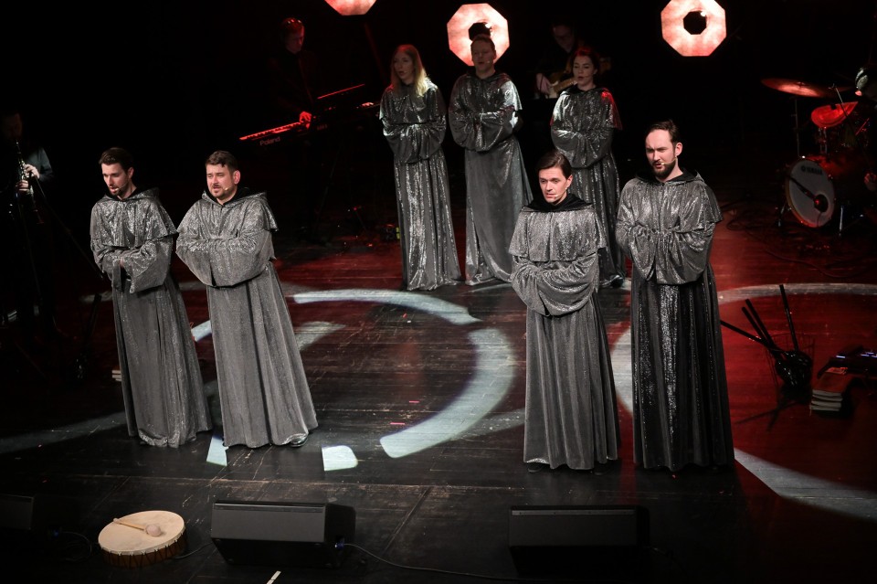 Polski zespół Gregorian Grace zagrał w grudziądzkim teatrze....