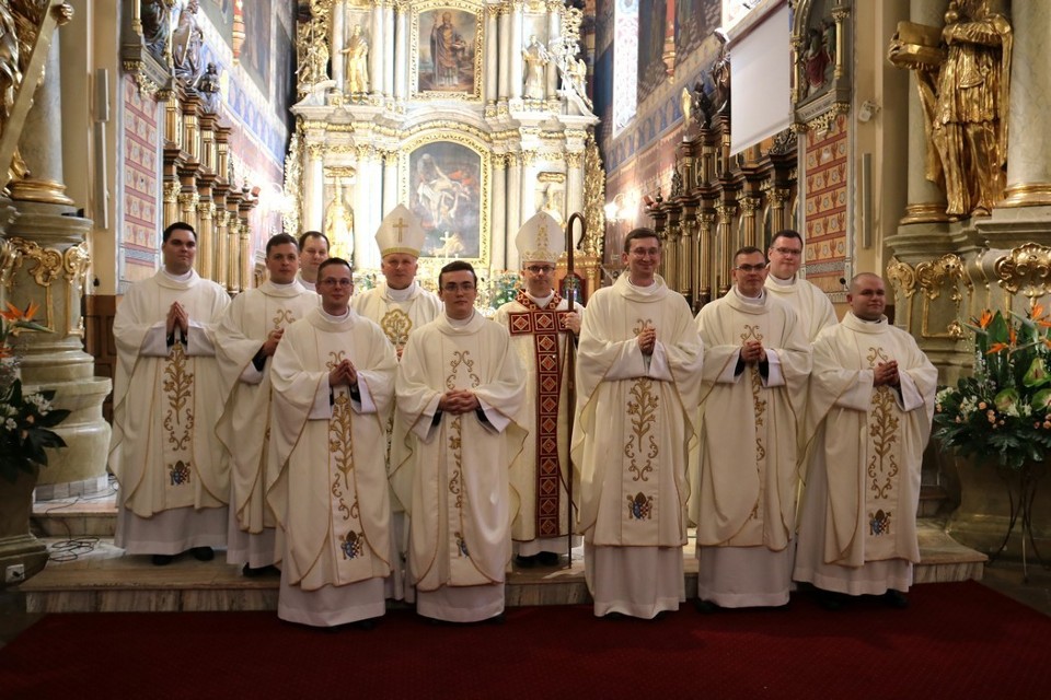 Święcenia w kaliskiej katedrze. Diecezja kaliska ma nowych kapłanów