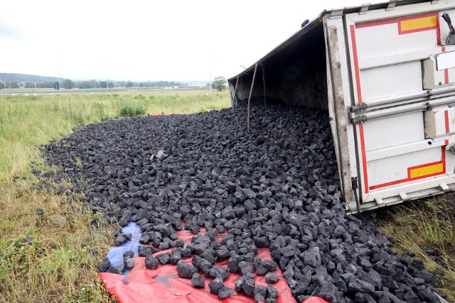 Zakaz ogrzewania takim węglem - projekt ministerstwa szokuje sprzedawców. To koniec polskiego węgla?