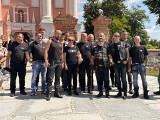 Pielgrzymka motocyklistów z diecezji koszalińsko-kołobrzeskiej dotarła do sanktuarium w Skrzatuszu. Ksiądz święcił motocykle z... motocykla!